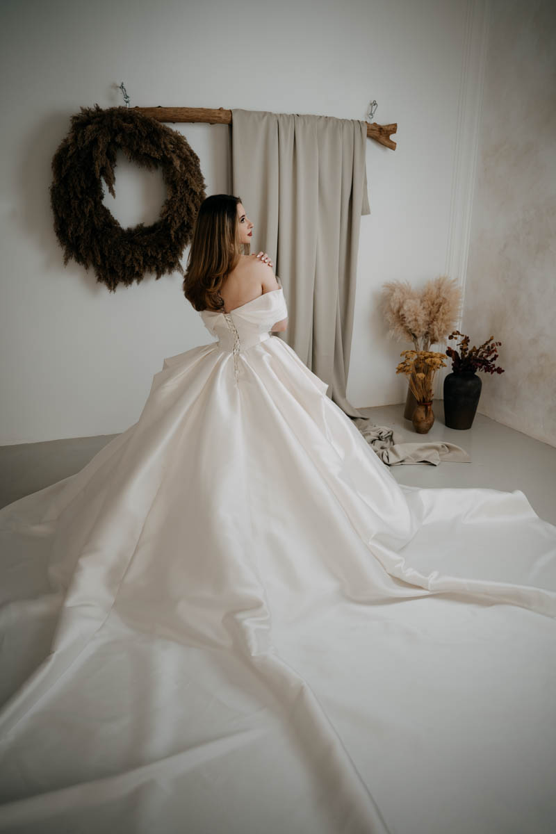 Mona ruha